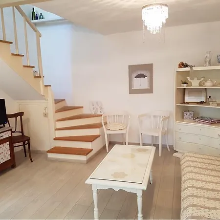 La Casa Di Nonna 펜션 말리로시니